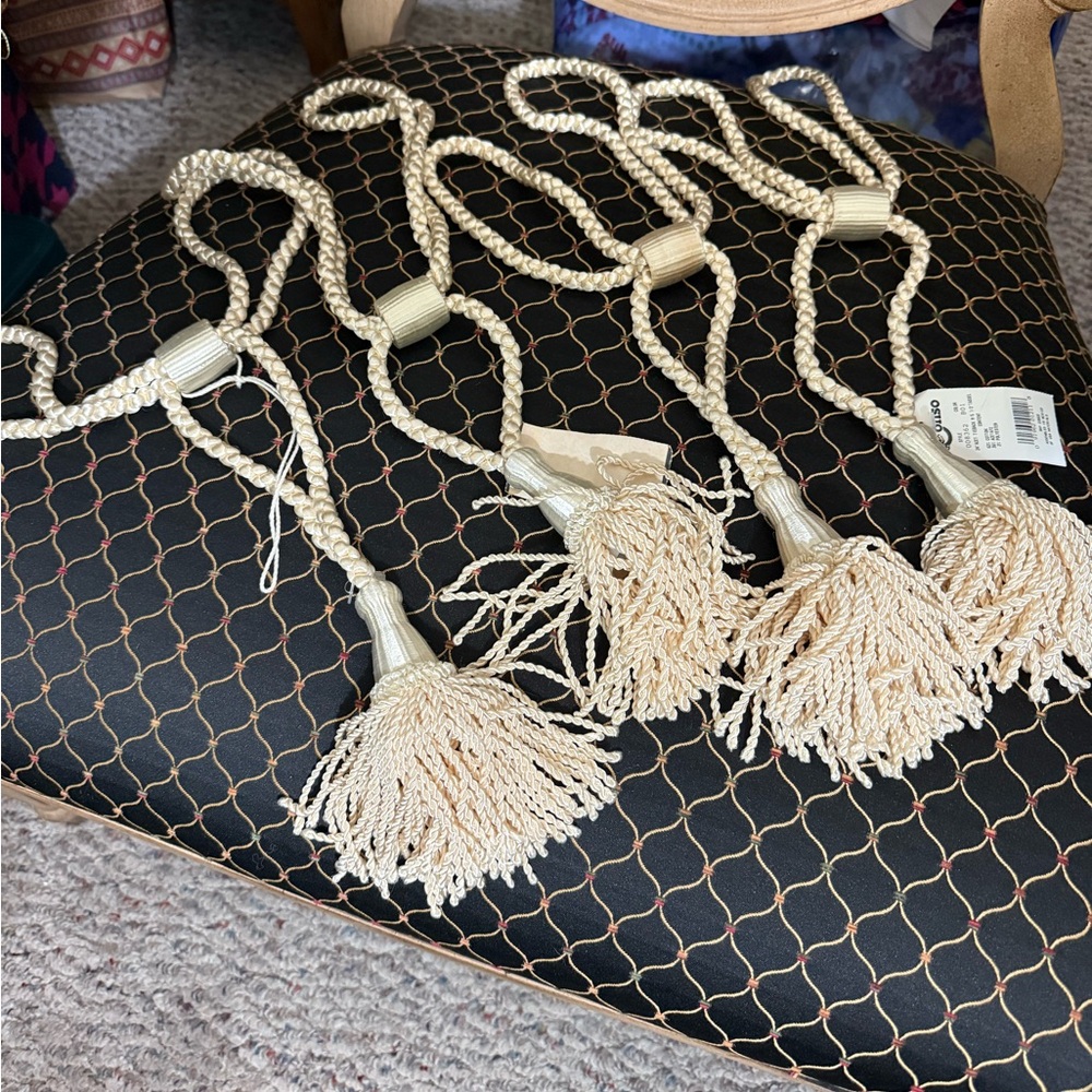 CONSO Curtain Tassel Tie Back 4pcs/2 set Thread Cord Rope. BNWT .Off white/cream